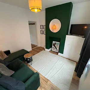 Small, Compact And Cosy 2 Bed Apartment Exeter